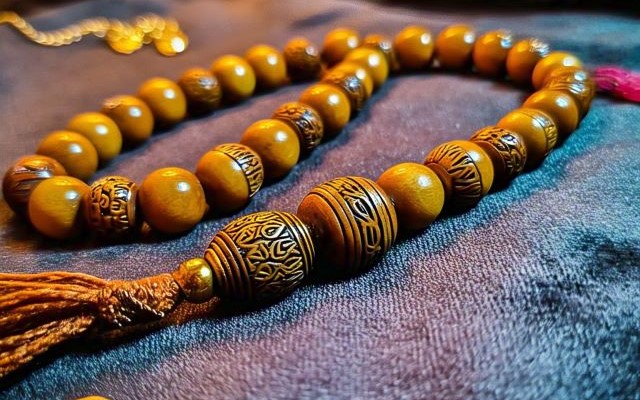 Tasbih batu dan kayu khas oleh-oleh haji